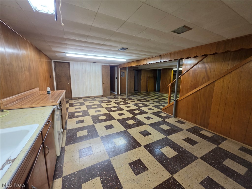 1459 Stepney Property Photo 14