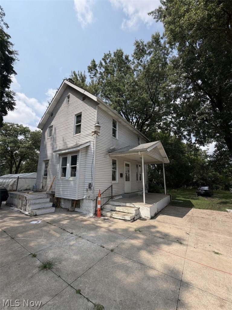 800 Beardsley Street Property Photo 1