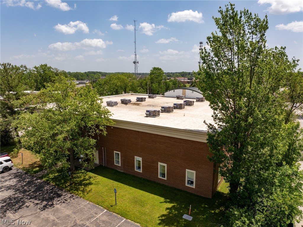 32875 Solon Road Property Photo 6