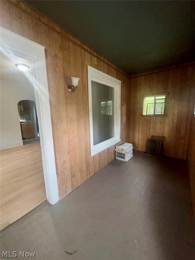 556 W Myrtle Avenue Property Photo 2