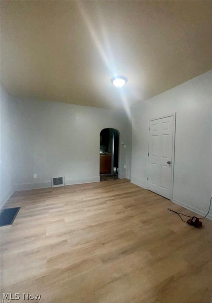 556 W Myrtle Avenue Property Photo 3