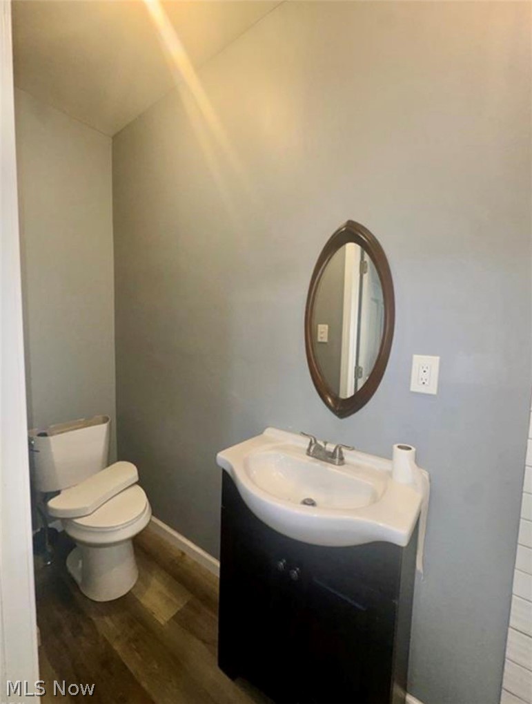 556 W Myrtle Avenue Property Photo 4