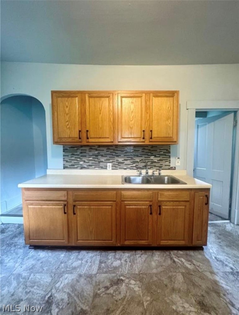 556 W Myrtle Avenue Property Photo 8