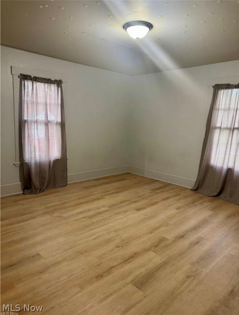 556 W Myrtle Avenue Property Photo 9