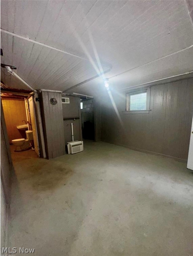 556 W Myrtle Avenue Property Photo 13