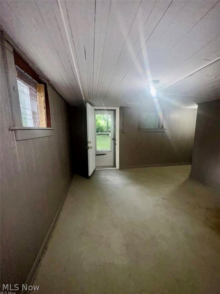 556 W Myrtle Avenue Property Photo 14