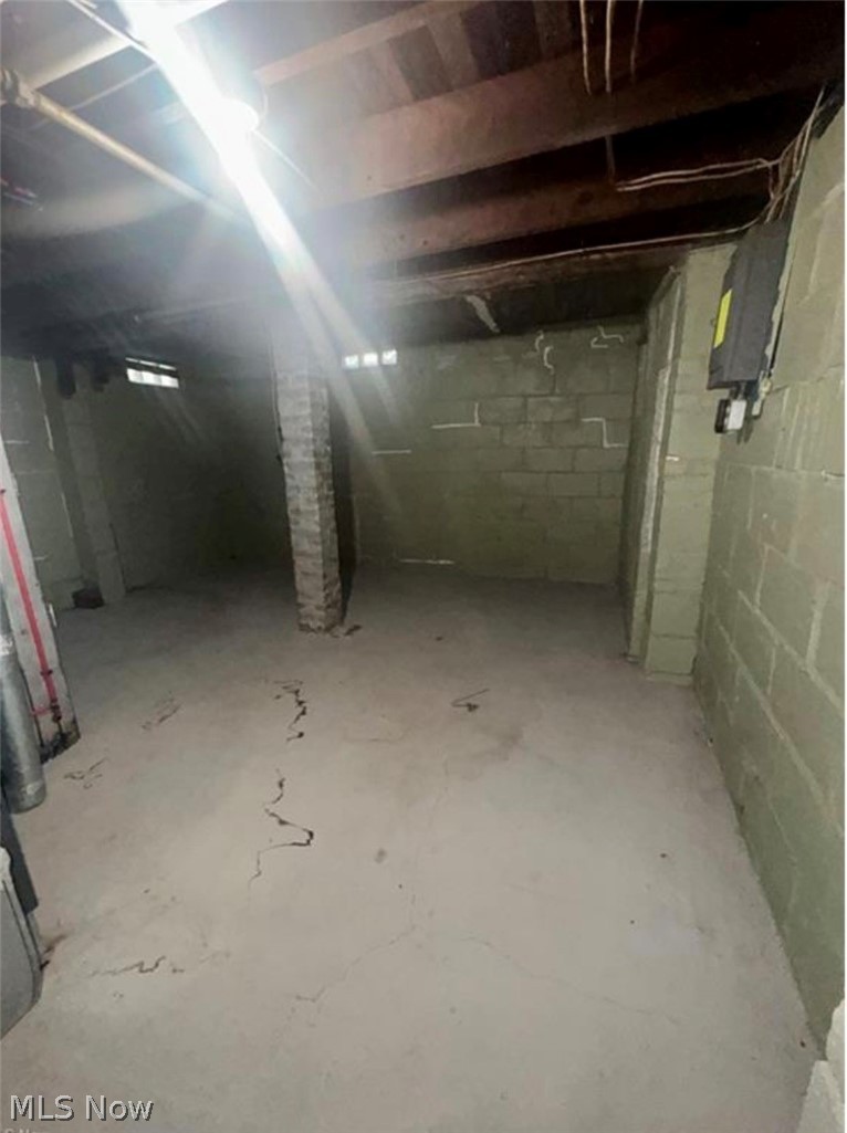 556 W Myrtle Avenue Property Photo 15