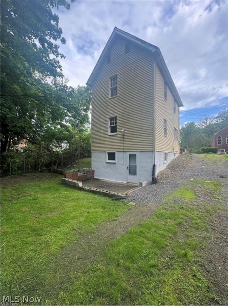 556 W Myrtle Avenue Property Photo 19