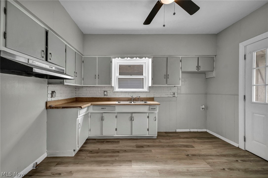 9825 Macon Avenue Property Photo 3