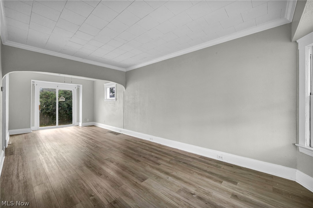 9825 Macon Avenue Property Photo 6