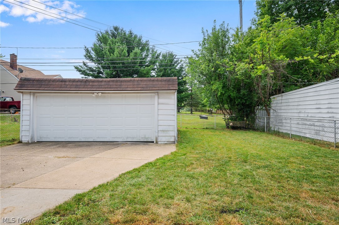 18300 Waterbury Avenue Property Photo 34