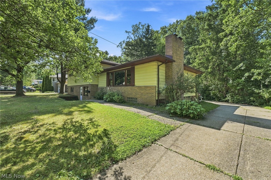 558 Garnette Road Property Photo 2