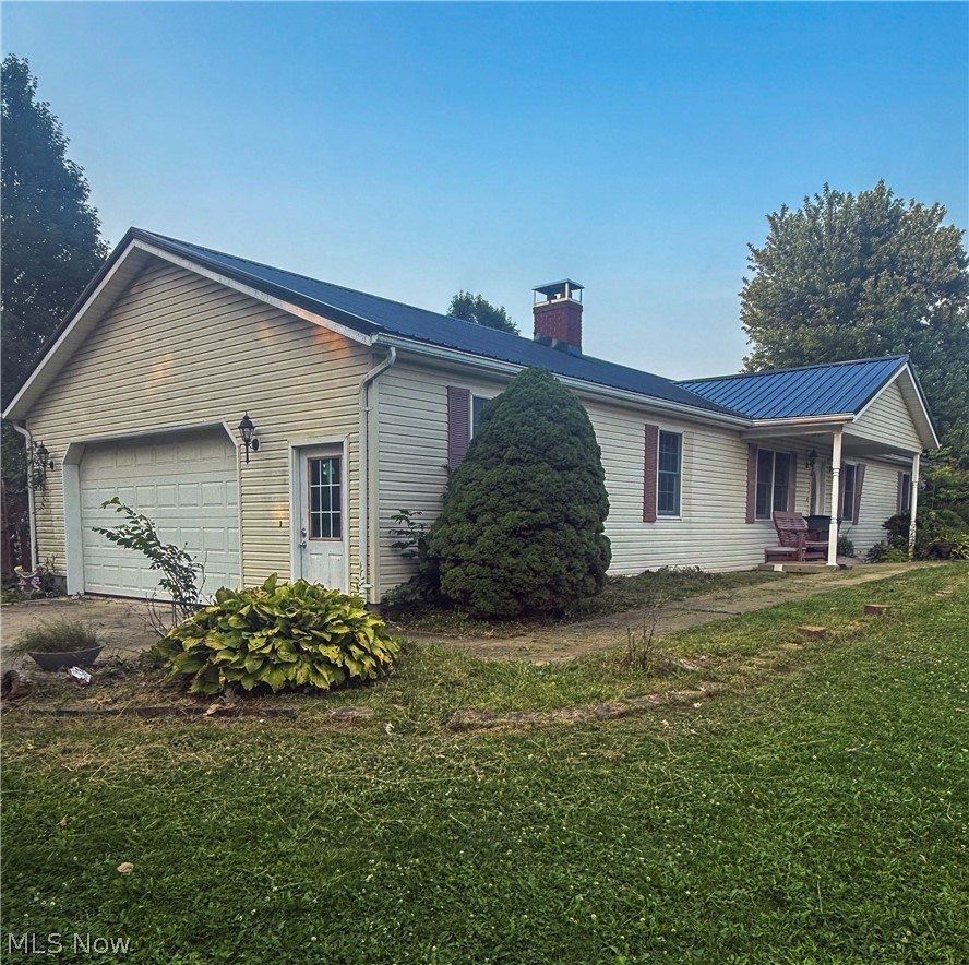 412 Lattimer Road W Property Photo 2