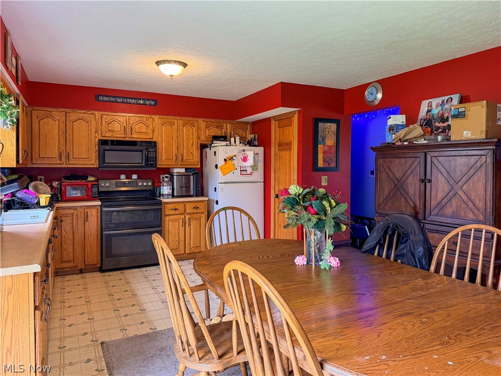 412 Lattimer Road W Property Photo 12