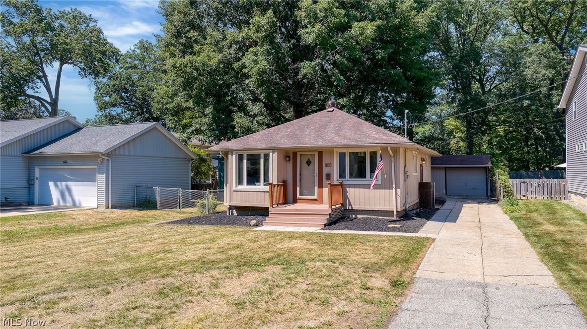 24914 E Oakland Property Photo 11