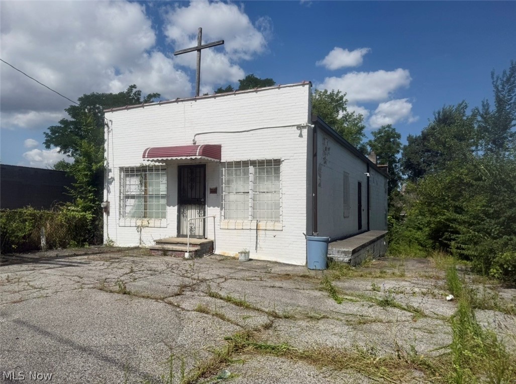 2732 Woodhill Road Property Photo 1