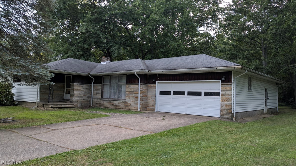 2921 Center Road Property Photo 3