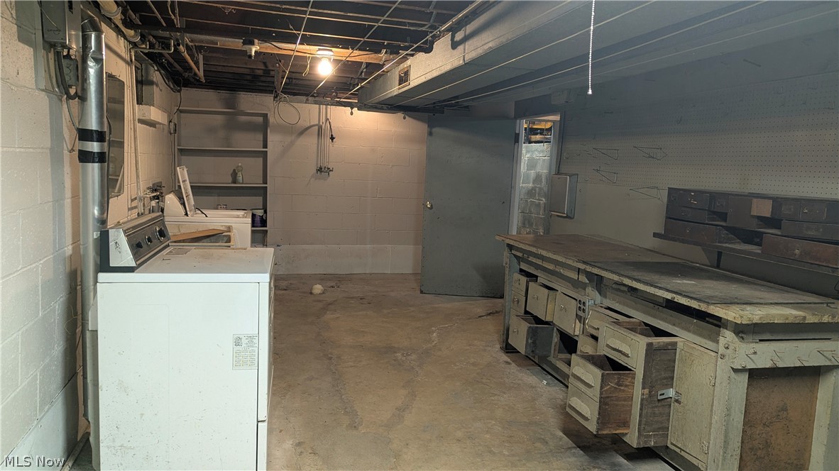 2921 Center Road Property Photo 17