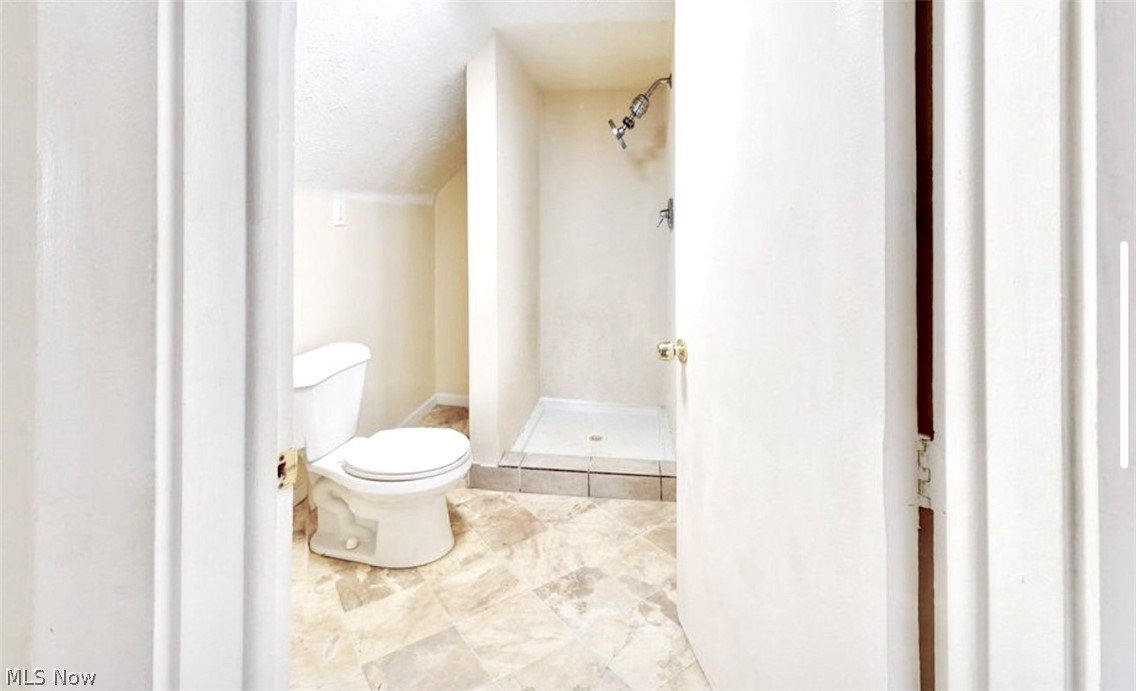 2681 E 126th Street 3/up Property Photo 11
