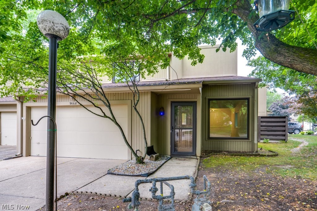 9668 Abbeyshire Way Property Photo 2