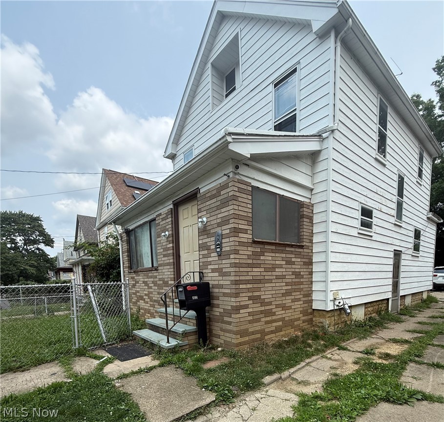 813 Beardsley Street Property Photo 2