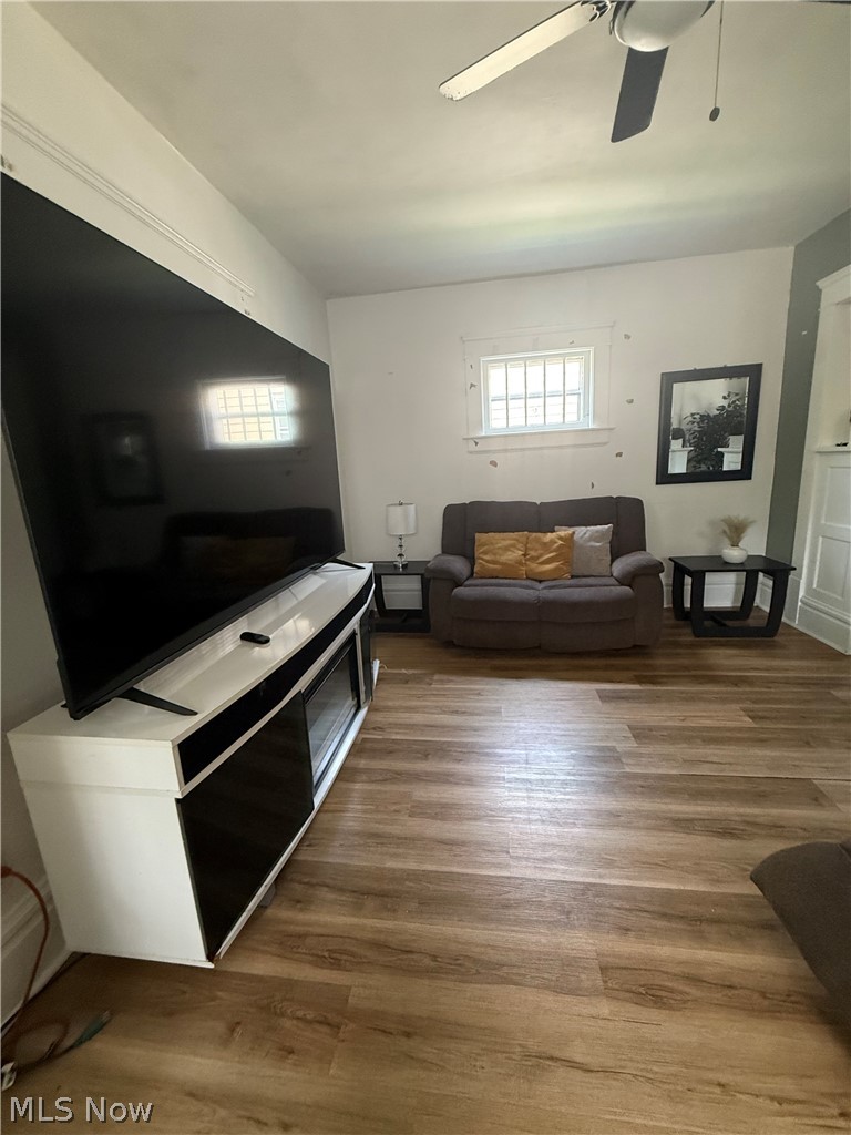 813 Beardsley Street Property Photo 4