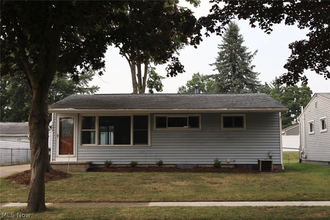 1093 Sutherland Avenue Property Photo 3