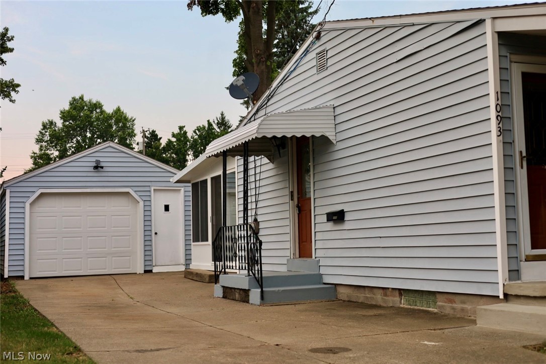 1093 Sutherland Avenue Property Photo 4