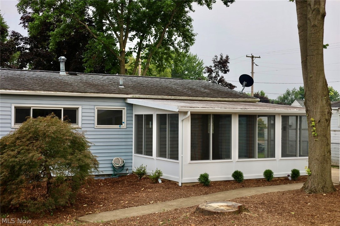 1093 Sutherland Avenue Property Photo 5