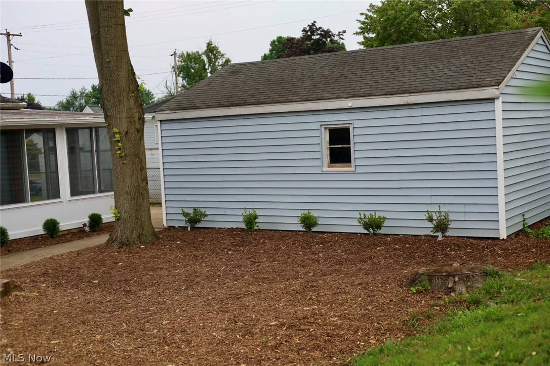 1093 Sutherland Avenue Property Photo 6