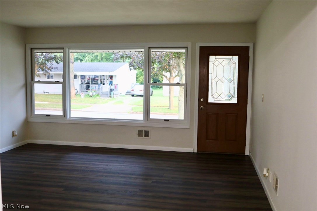 1093 Sutherland Avenue Property Photo 8