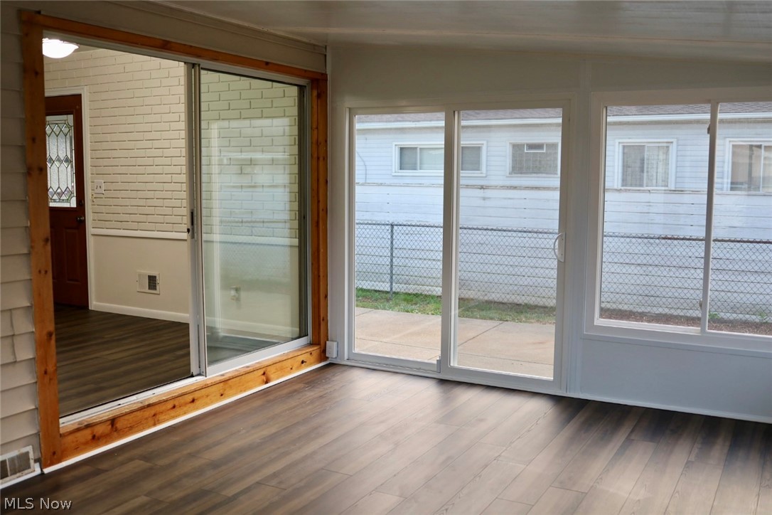 1093 Sutherland Avenue Property Photo 18
