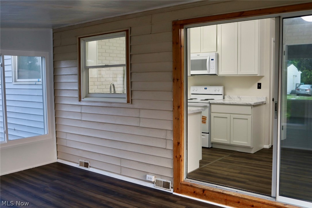 1093 Sutherland Avenue Property Photo 19