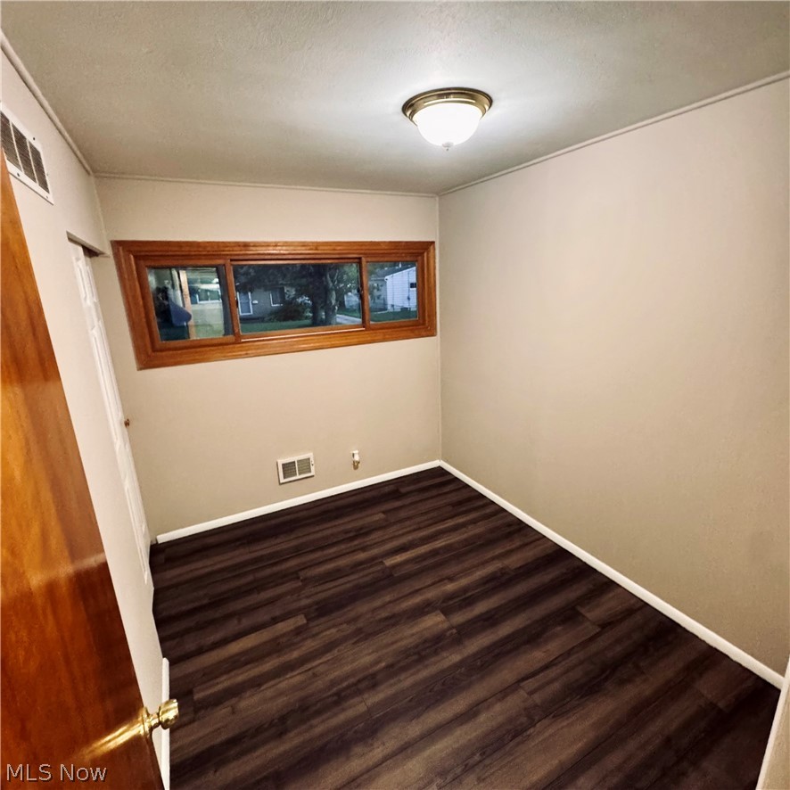 1093 Sutherland Avenue Property Photo 23