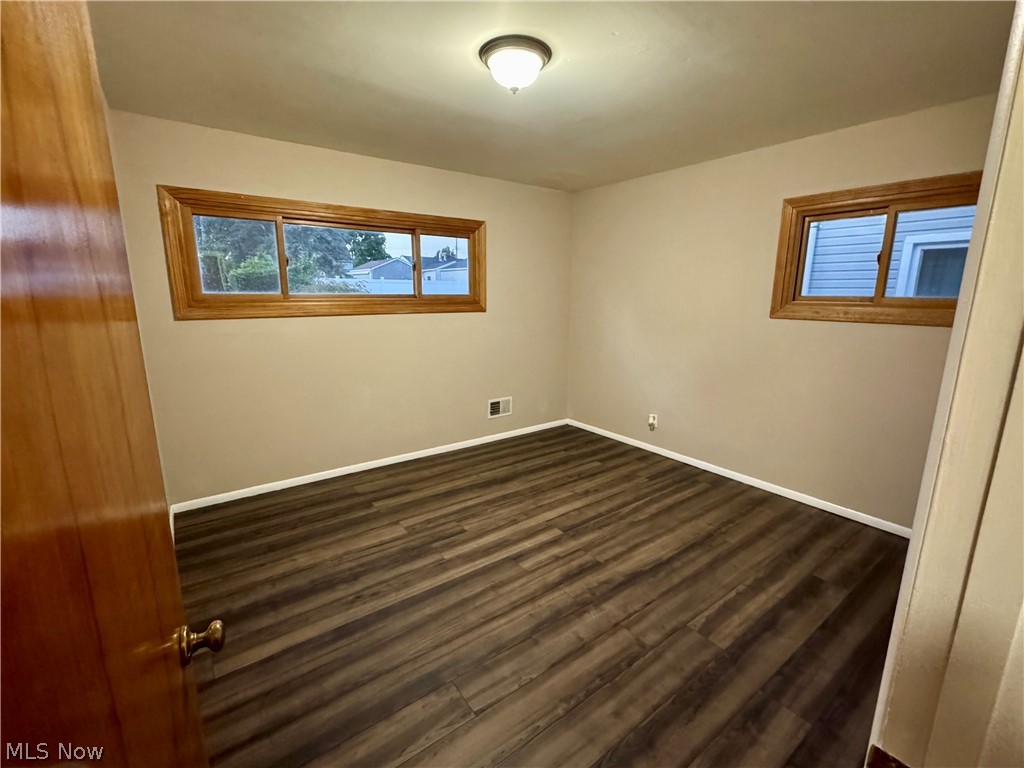 1093 Sutherland Avenue Property Photo 28