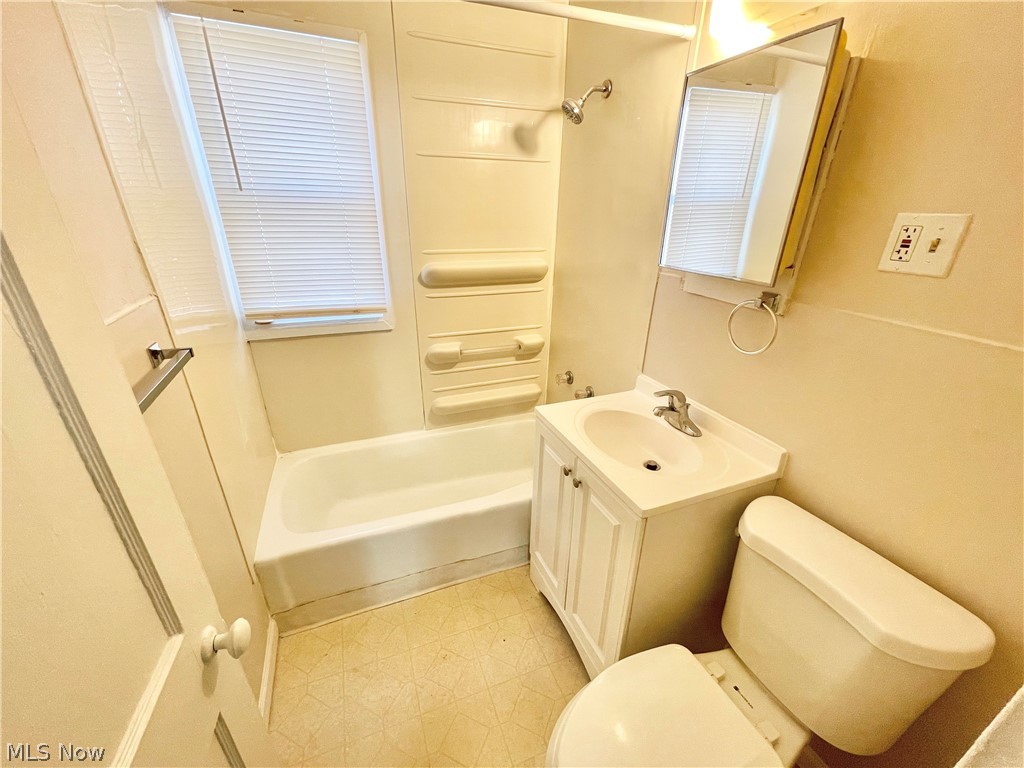 818-824 S Central Drive Property Photo 6