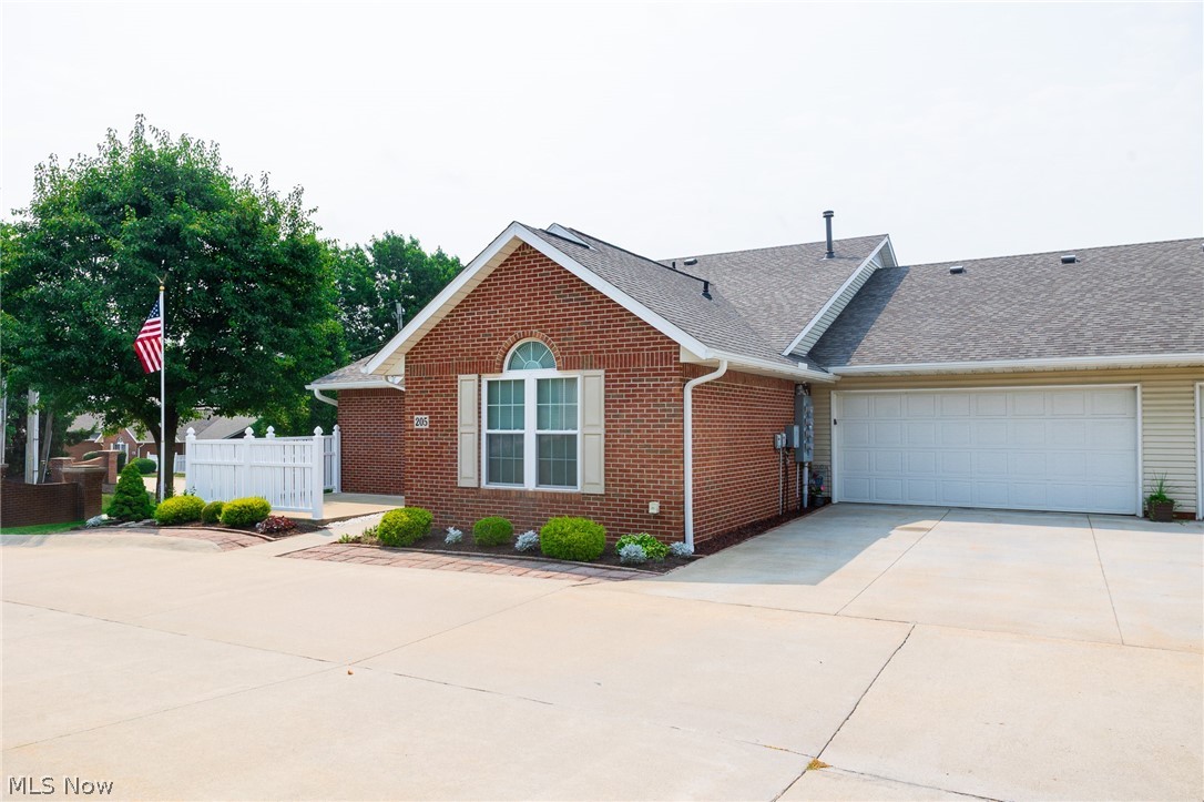 205 Greenbriar Lane Property Photo 2