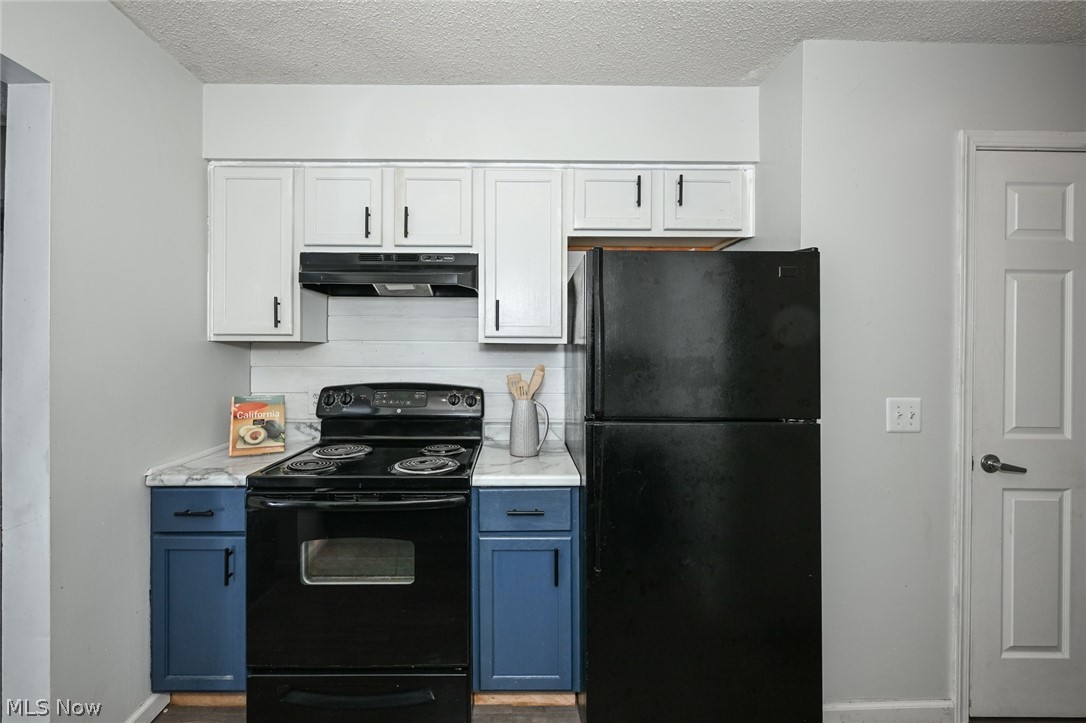2796 Mull Avenue B Property Photo 10