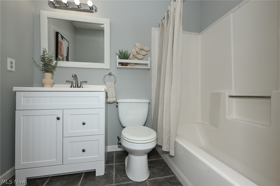 2796 Mull Avenue B Property Photo 11