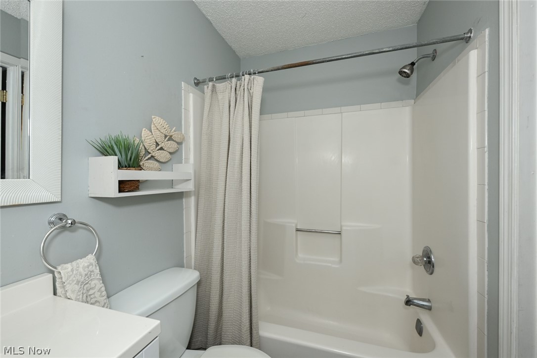 2796 Mull Avenue B Property Photo 12