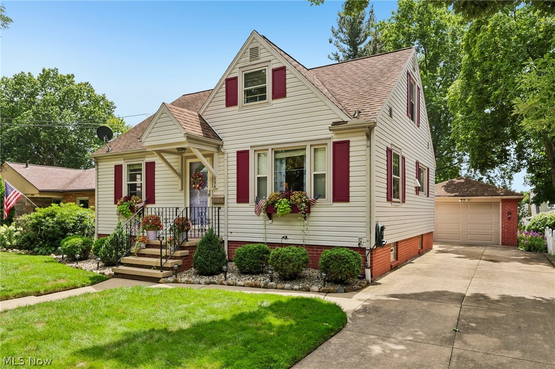394 E Park Avenue Property Photo 4