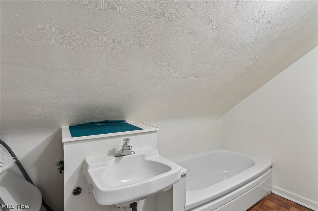 394 E Park Avenue Property Photo 23