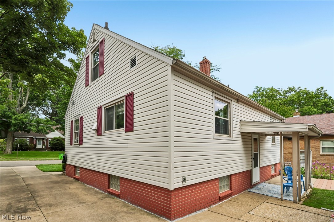 394 E Park Avenue Property Photo 33