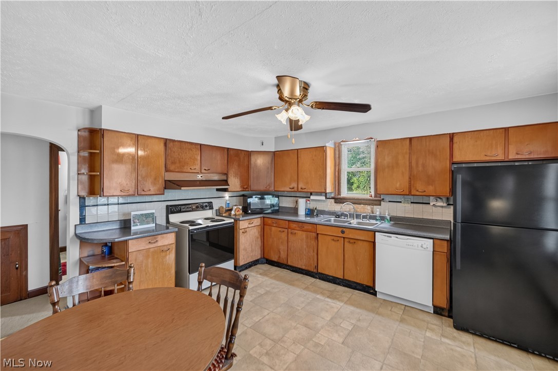 2984 Massillon Road Property Photo 2