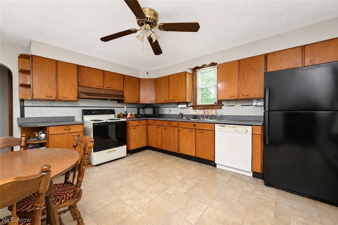 2984 Massillon Road Property Photo 4