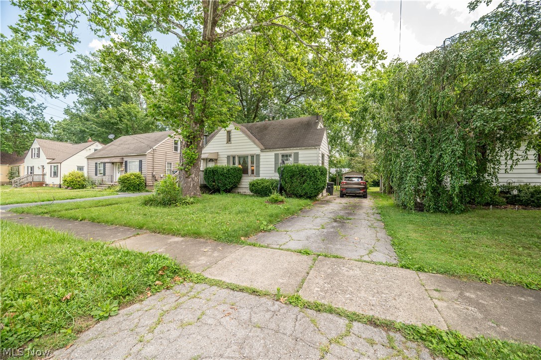 727 Meadowbrook Avenue SE Property Photo 1