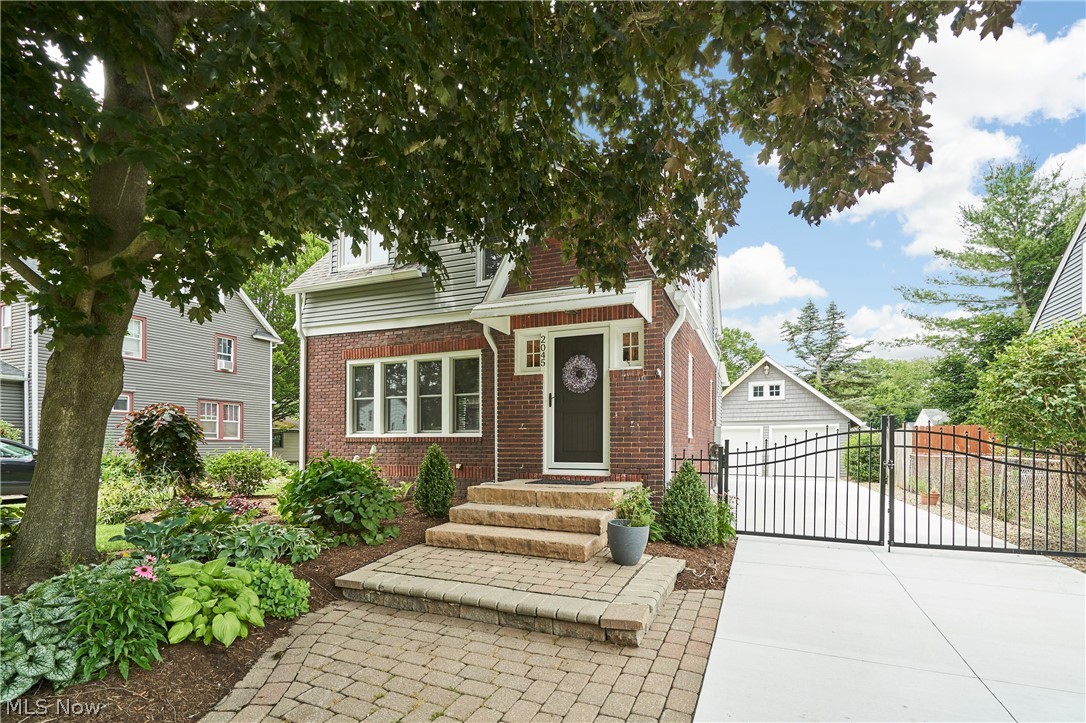 2045 Lorena Avenue Property Photo 1
