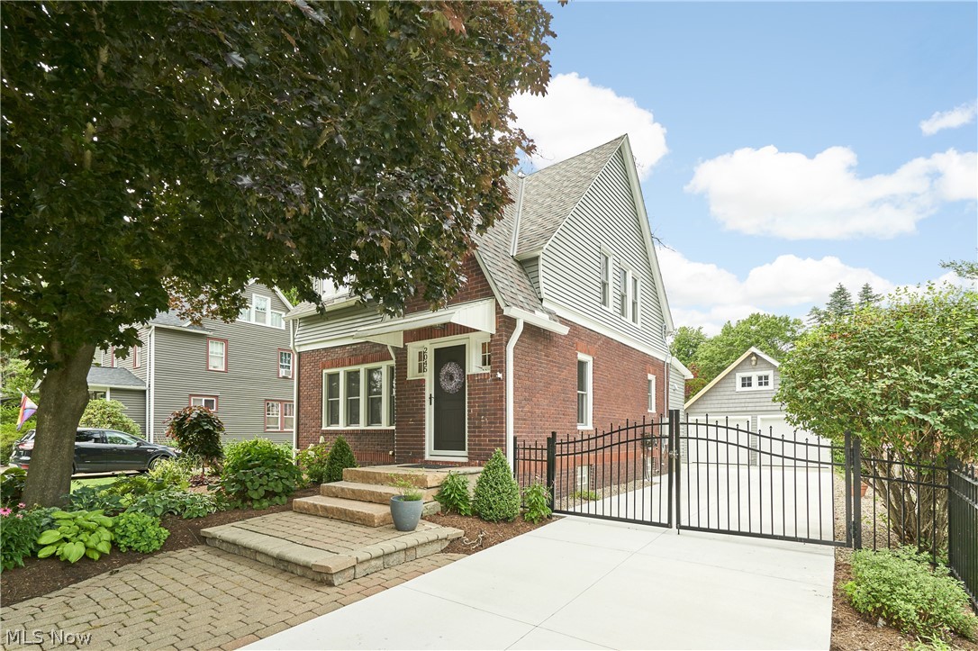 2045 Lorena Avenue Property Photo 2