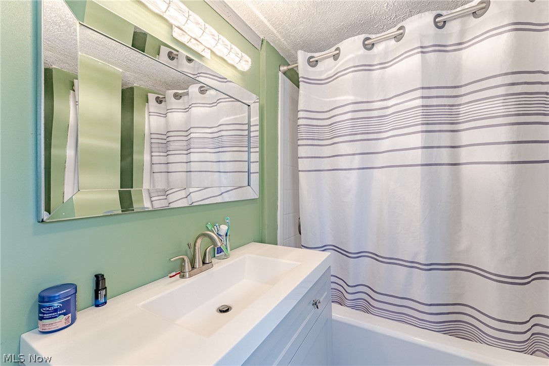 3060 Boston Road Property Photo 16