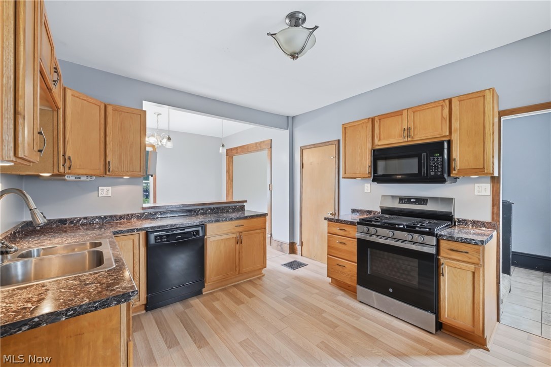 20954 Lake Park Boulevard Property Photo 5